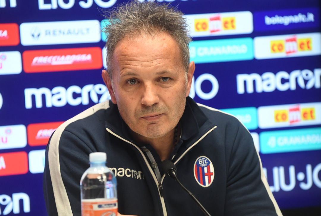 球员是否发 球员是否发